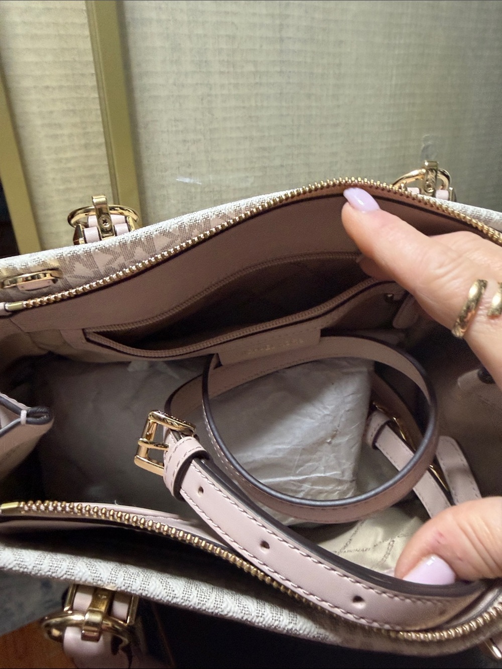 Michael Kors signature Marilyn Logo Satchel with Pink Trim - Picture 5 of 5